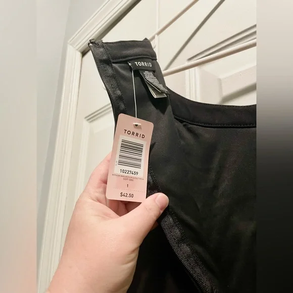 Torrid Peplum Blouse Pleather & Cut Out Details Size 1 - 2014 Holiday - BNWT - Picture 6 of 9